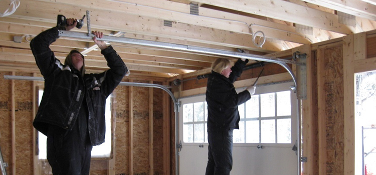 overhead garage door installation in Cranbourne East, VIC